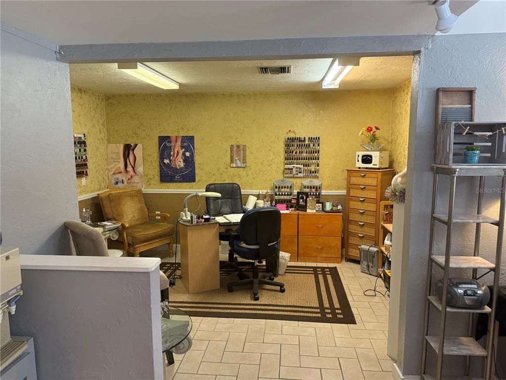 Home Office, Interior