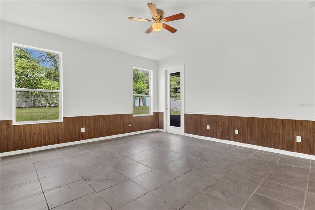 Empty room, Interior