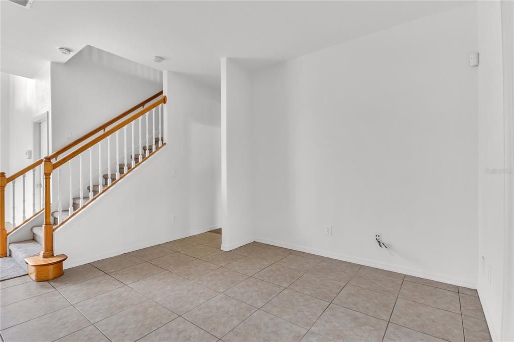 Empty room, Interior