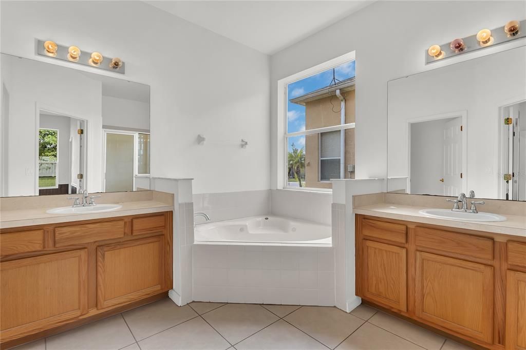 Bathroom, Dual Sink Vanities, Interior