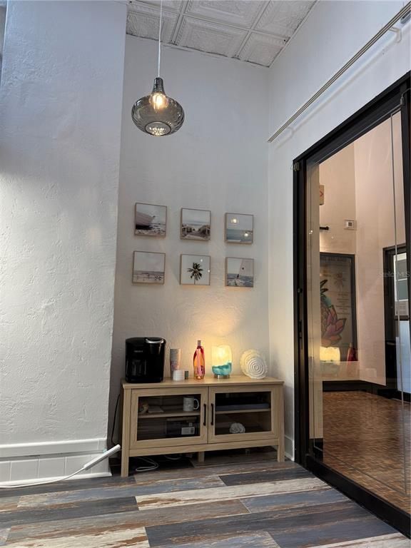 Interior, Pendant Lights, Wood Texture Flooring