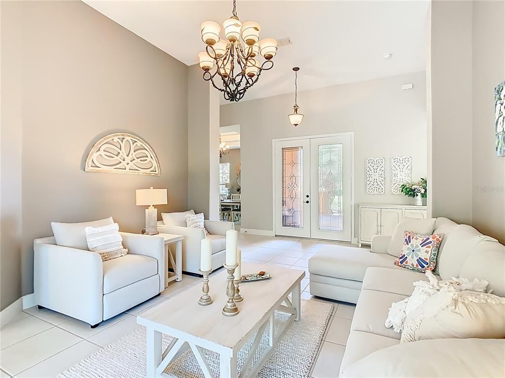 Chandelier, Interior, Living room, Pendant Lights