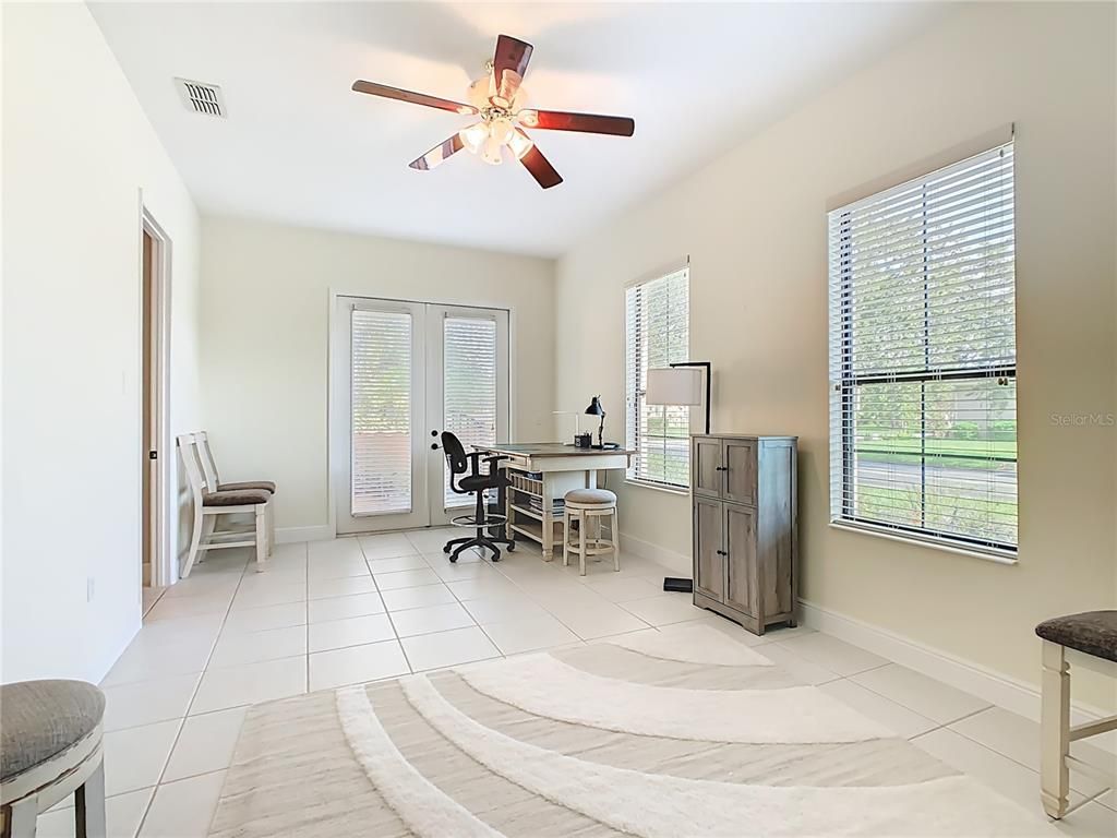 Home Office, Interior