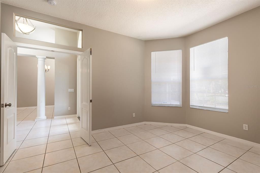 Empty room, Interior