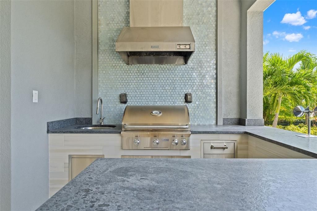 Exterior, Outdoor Kitchen