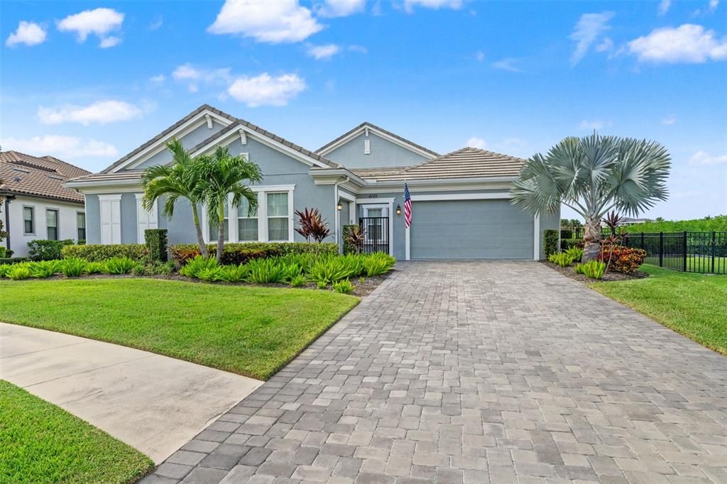 Attached, Exterior, Facade, Ranch