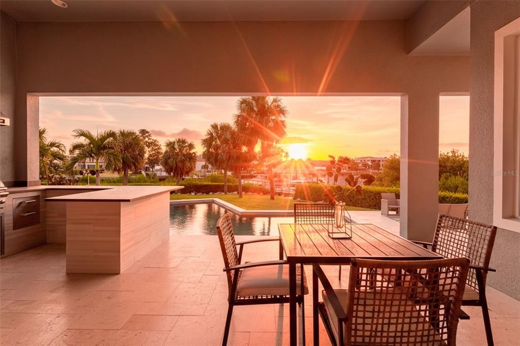 Exterior, Outdoor Kitchen, Pool