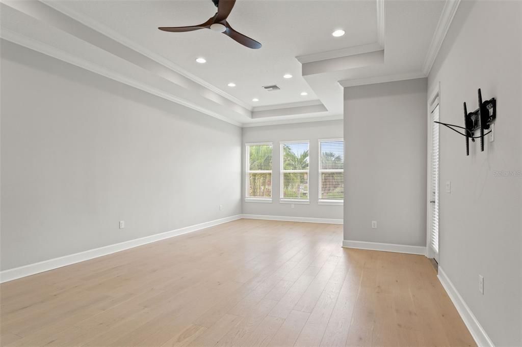 Empty room, Interior, Recessed Lighting, Wood Texture Flooring