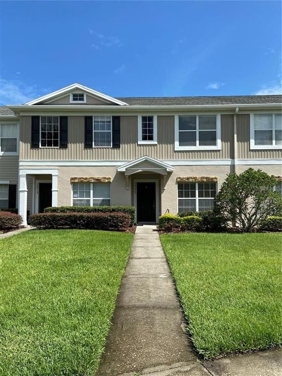 Exterior, Facade, Raised Ranch