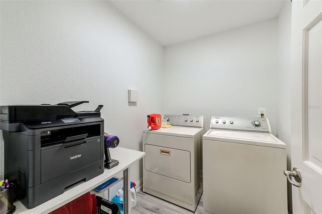 Interior, Washer, Wood Texture Flooring