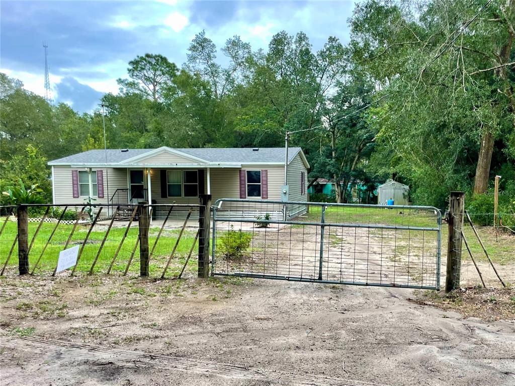 Backyard, Exterior, Facade, Ranch