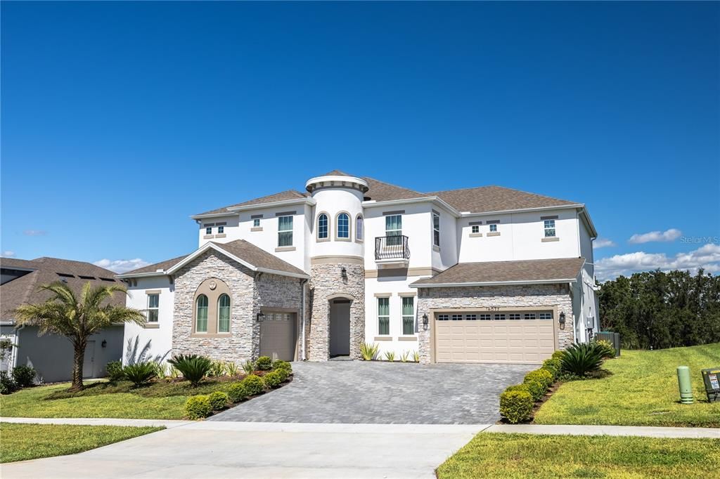 Attached, Exterior, Facade, Mediterranean