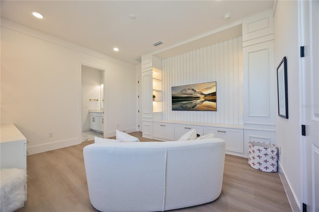 Interior, Recessed Lighting, Wood Texture Flooring