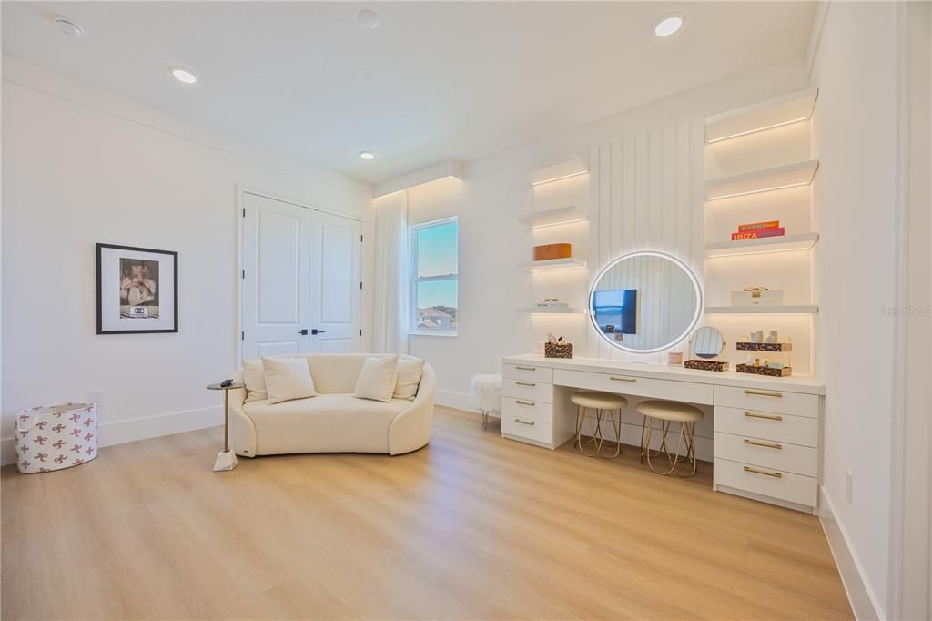 Interior, Recessed Lighting, Wood Texture Flooring