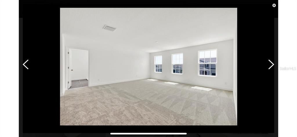 Empty room, Interior