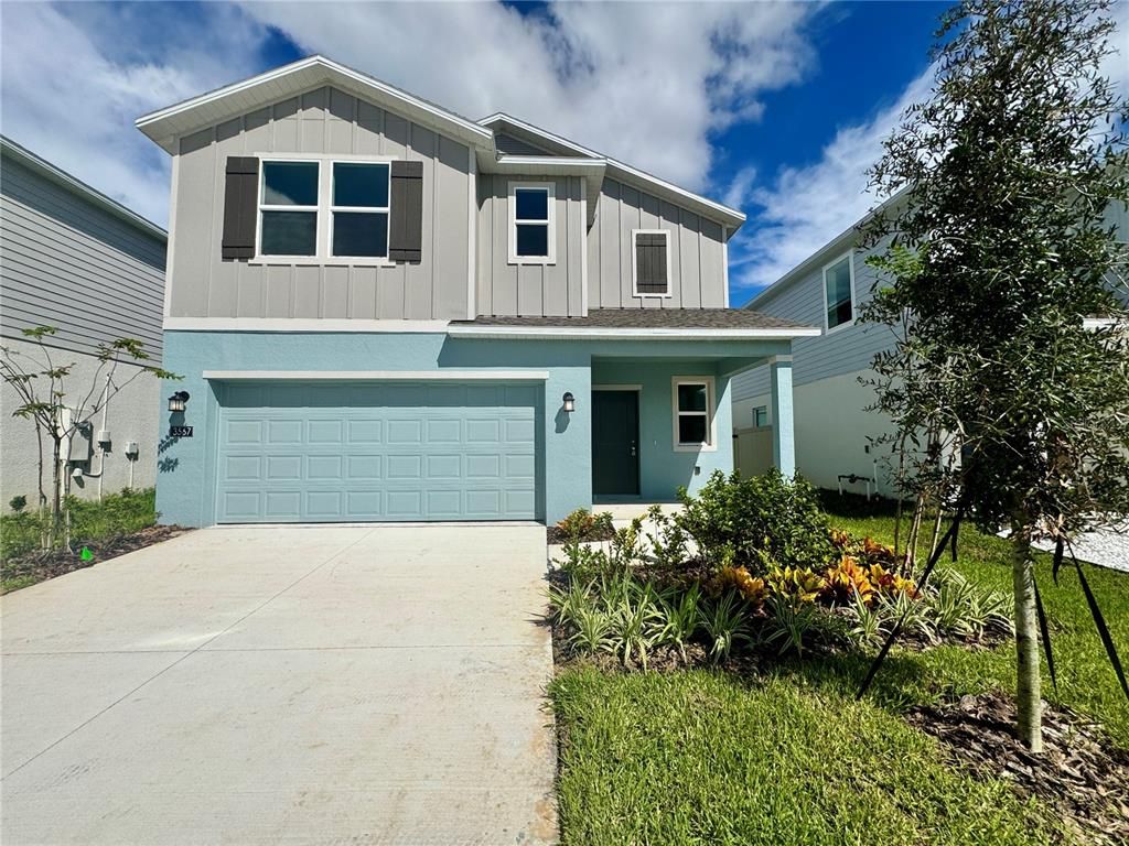 Attached, Exterior, Facade, American Craftsman