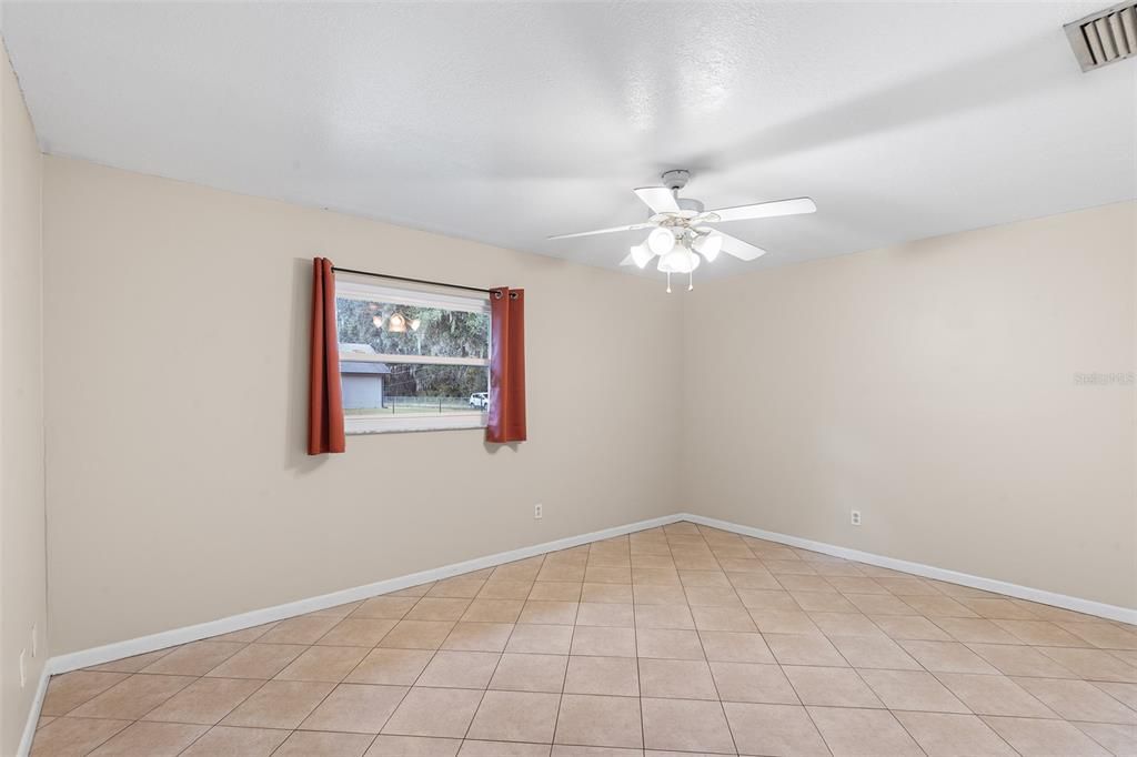 Empty room, Interior