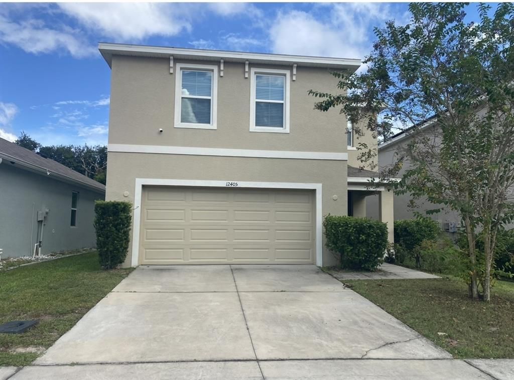 Attached, Exterior, Facade, Modern