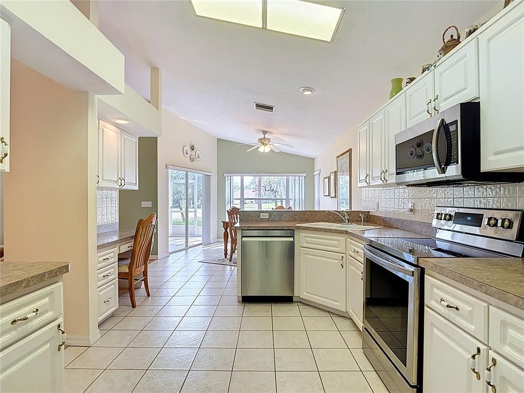 Dining room, Interior, Kitchen, Recessed Lighting, Stainless Steel Appliances