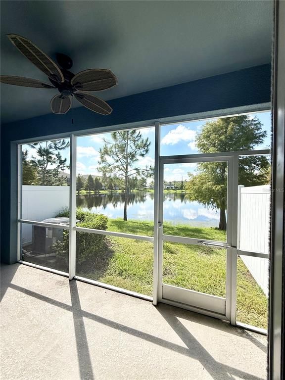Interior, Sun Room, Water