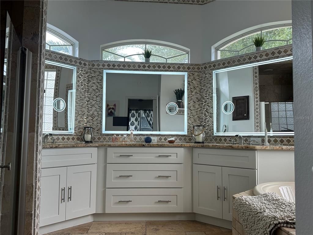 Bathroom, Dual Sink Vanities, Interior