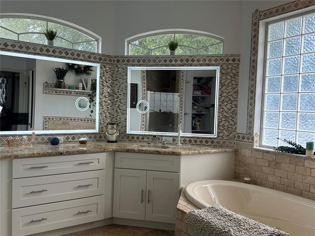 Bathroom, Dual Sink Vanities, Interior