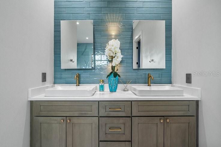 Bathroom, Dual Sink Vanities, Interior