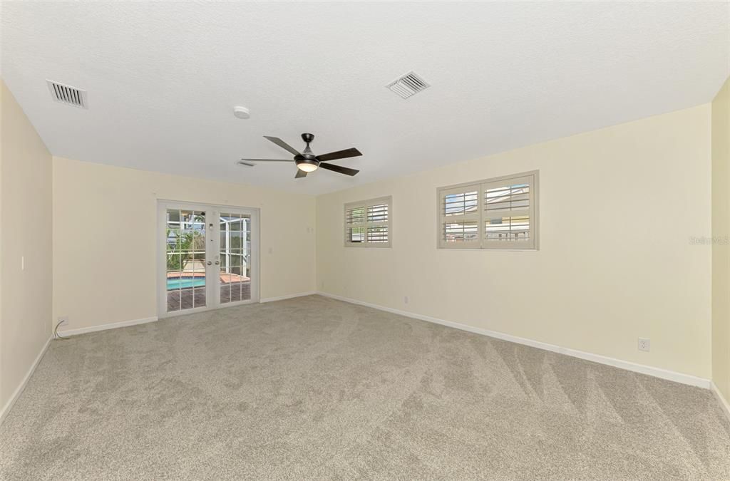 Empty room, Interior