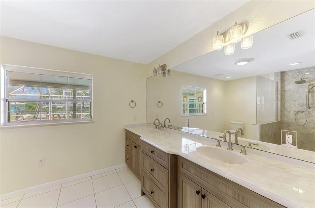 Bathroom, Dual Sink Vanities, Interior, Recessed Lighting