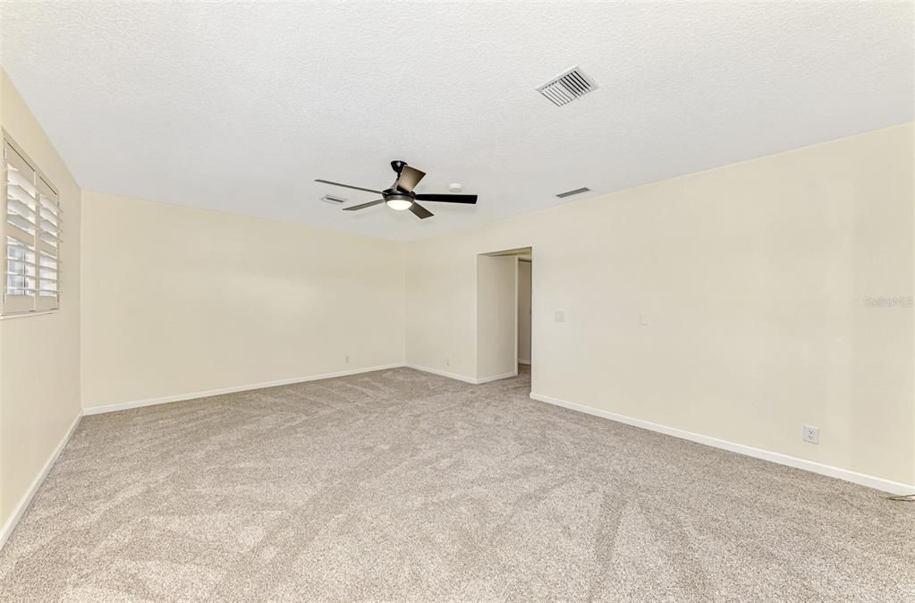 Empty room, Interior