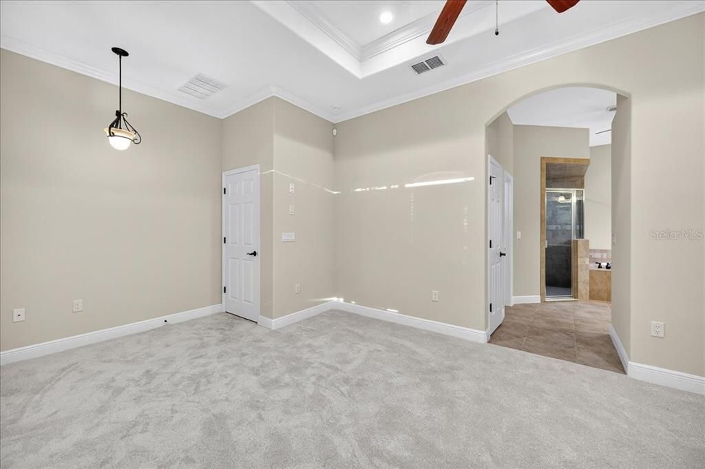 Empty room, Interior, Pendant Lights, Recessed Lighting