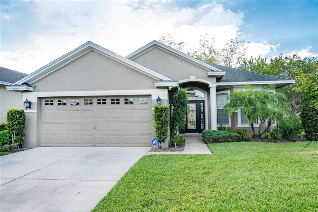 Attached, Exterior, Facade, American Craftsman