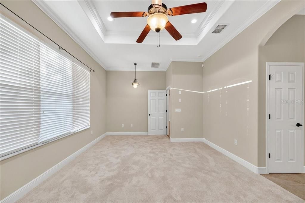 Empty room, Interior, Pendant Lights, Recessed Lighting
