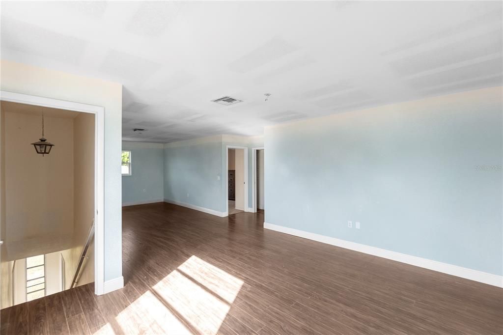 Empty room, Interior, Pendant Lights, Wood Texture Flooring