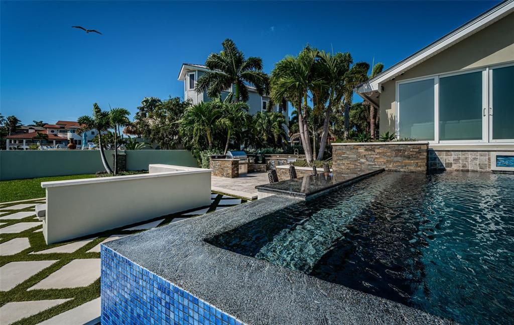 Exterior, Outdoor Kitchen, Pool