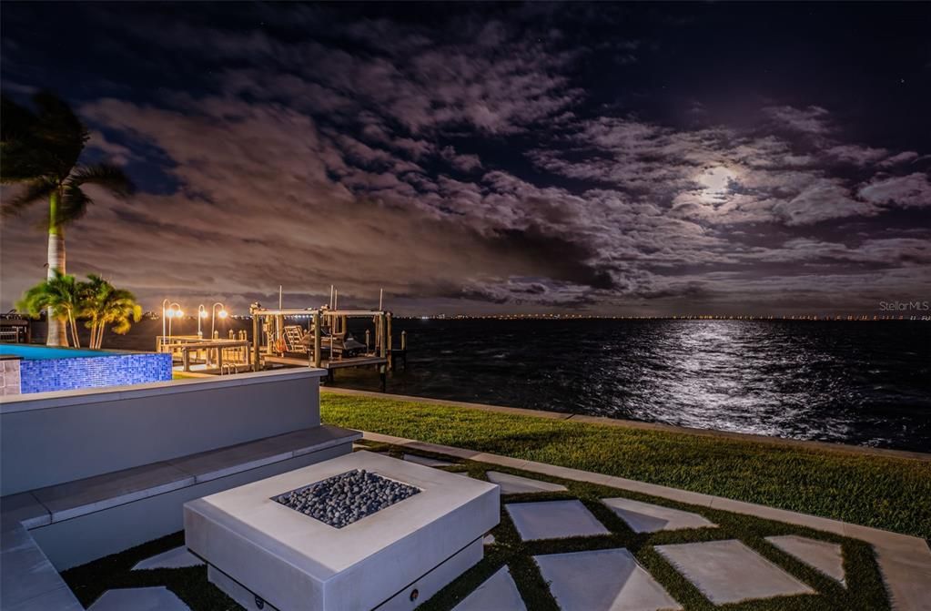 Exterior, Pool, Water