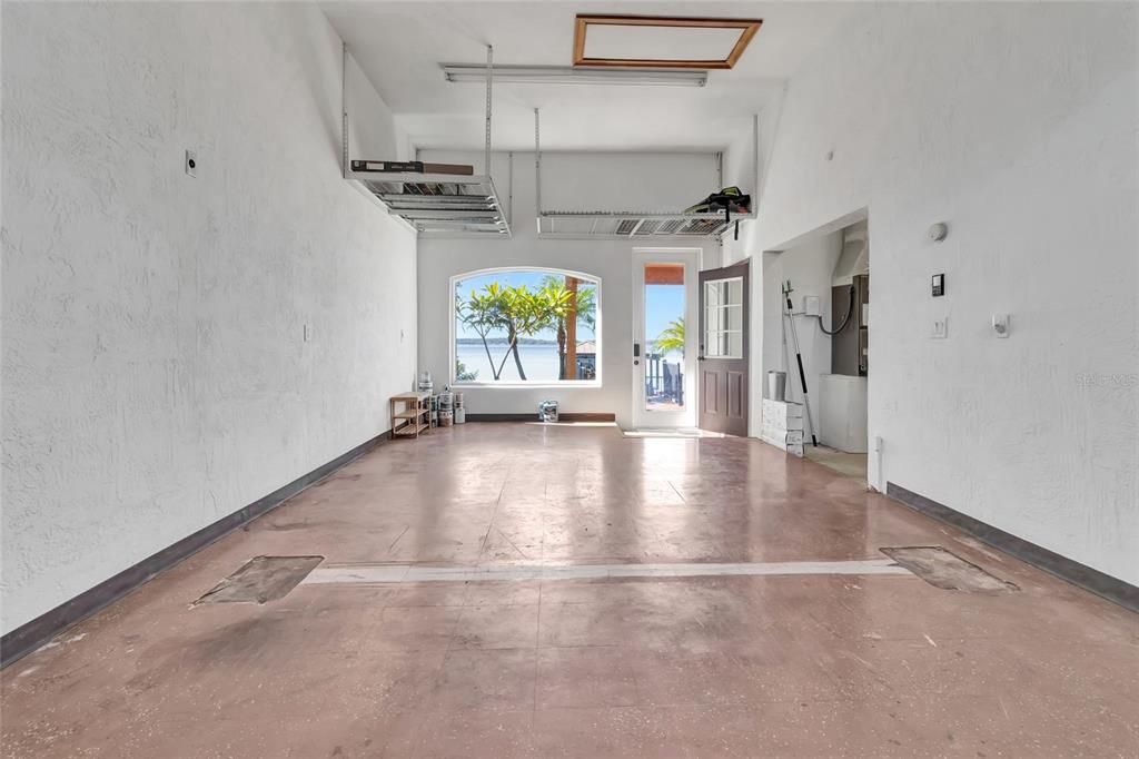 Garage, Interior