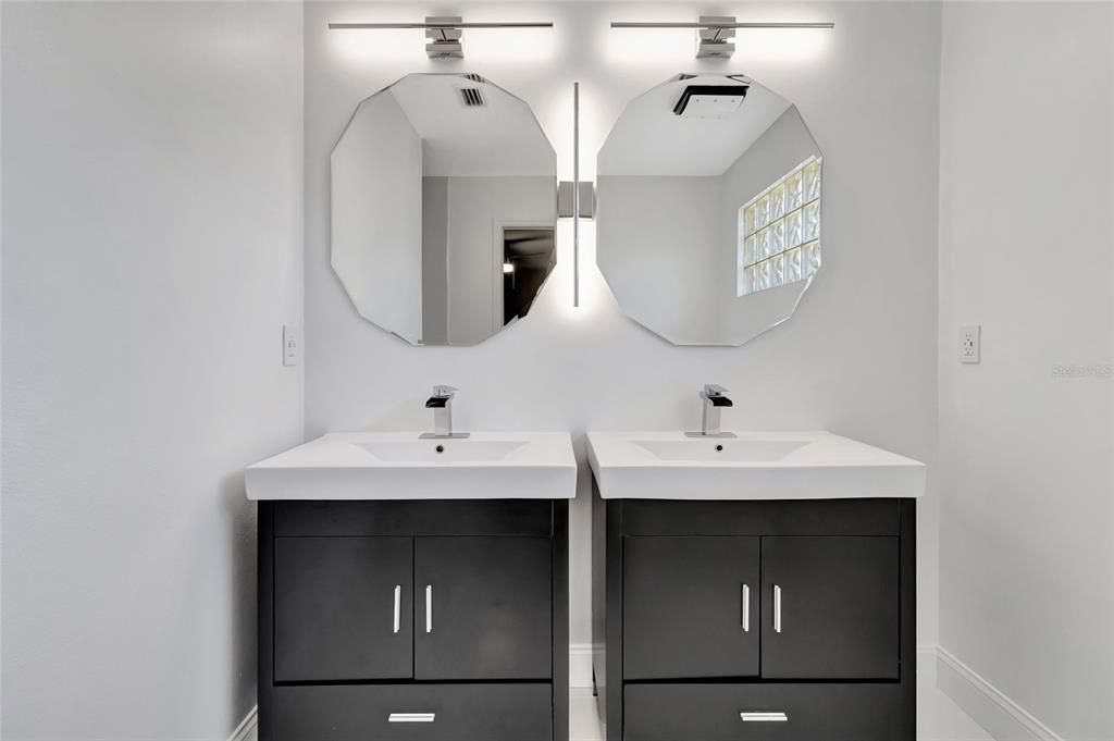 Bathroom, Dual Sink Vanities, Interior