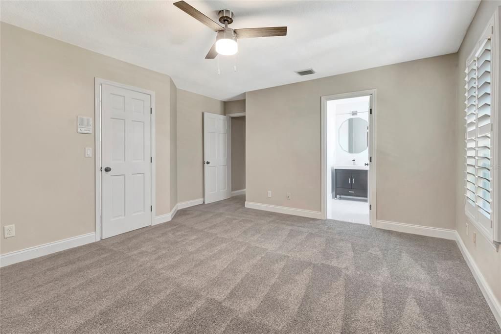 Empty room, Interior