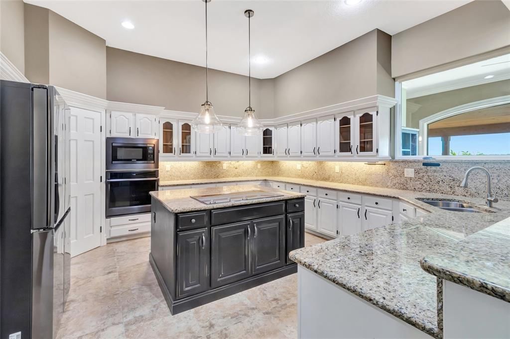 Interior, Kitchen, Pendant Lights, Recessed Lighting, Stainless Steel Appliances