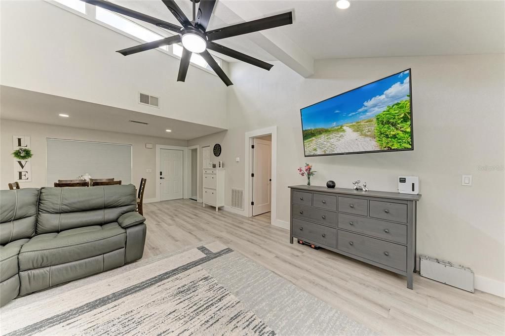 Interior, Recessed Lighting, Wood Texture Flooring