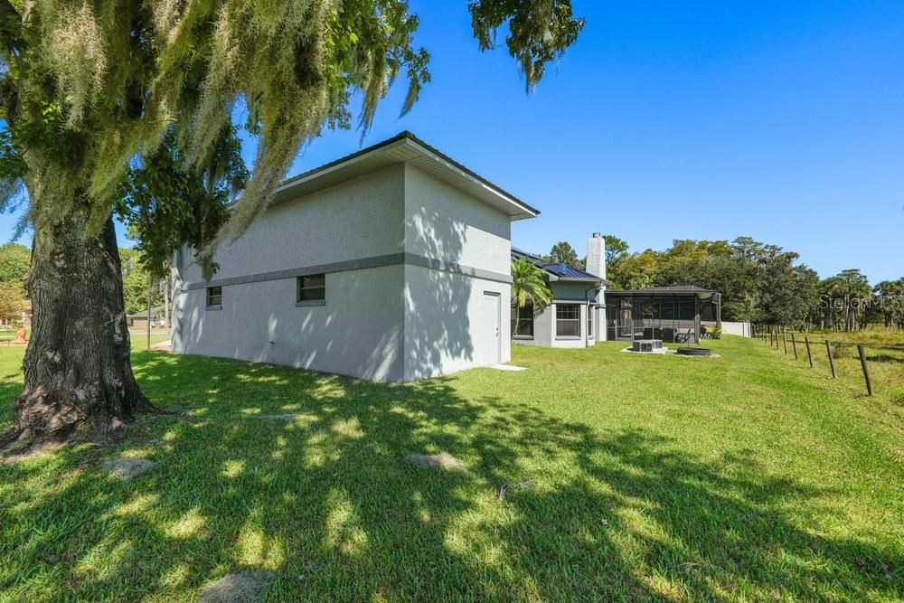 Backyard, Exterior