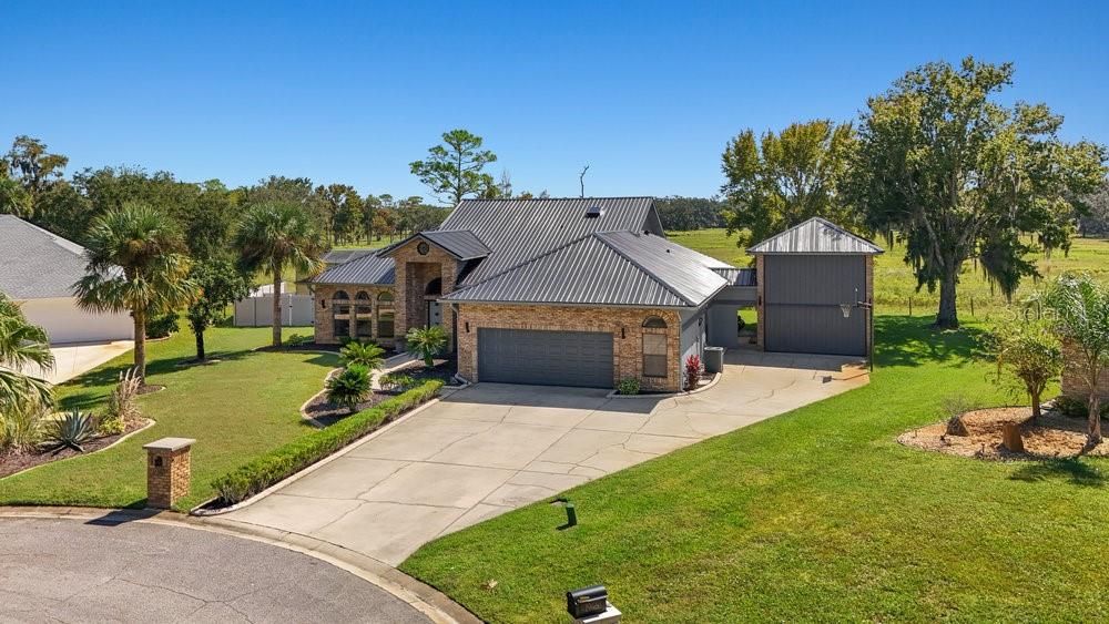 Exterior, Drone