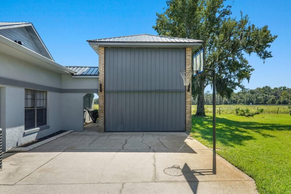 Backyard, Exterior