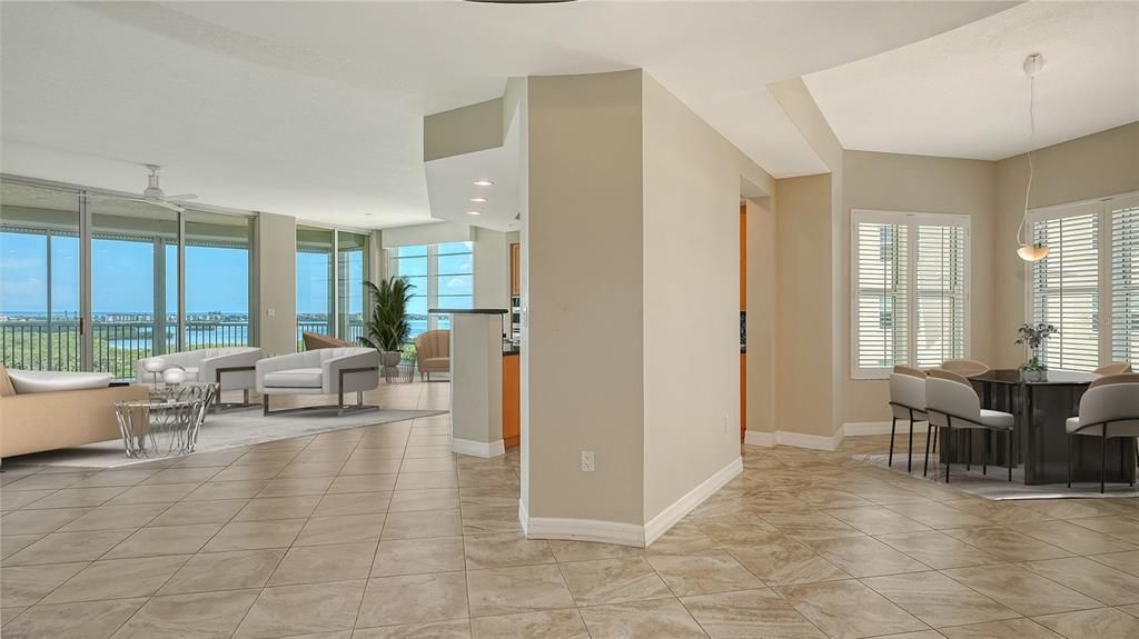 Dining room, Interior, Living room, Pendant Lights, Recessed Lighting, Water