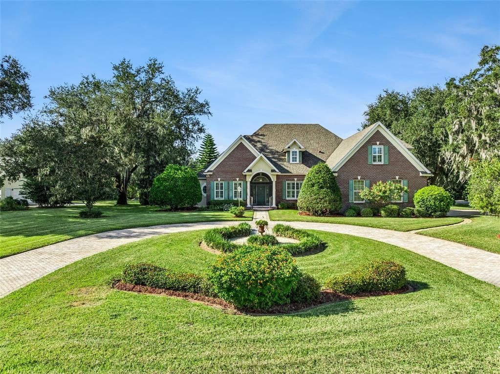 Backyard, Exterior, Facade, Brick Facade, Brick Traditional