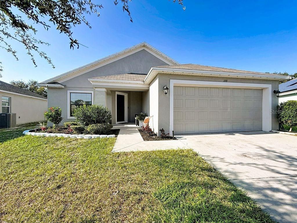 Attached, Exterior, Facade, American Craftsman