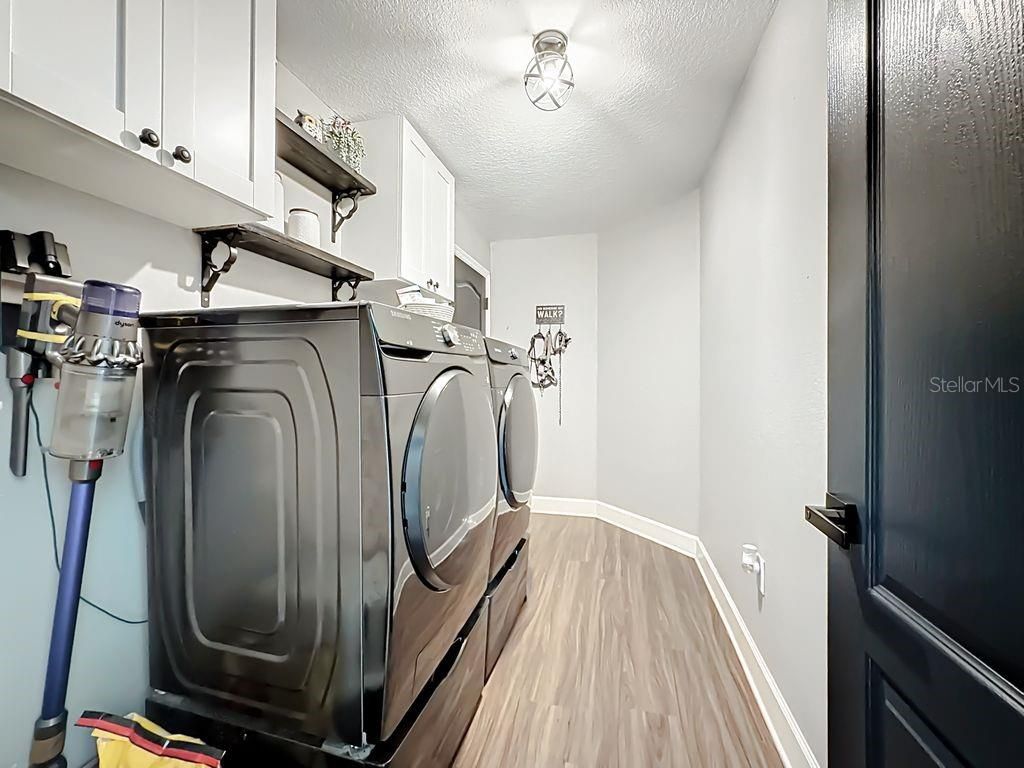 Interior, Washer, Wood Texture Flooring