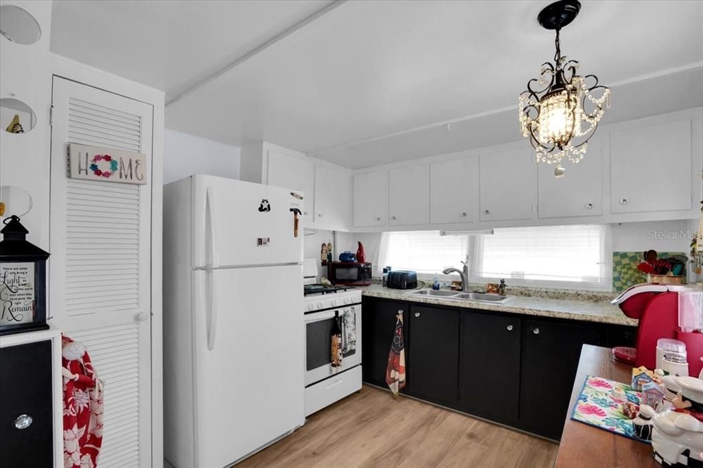 Chandelier, Interior, Kitchen, Pendant Lights, Wood Texture Flooring
