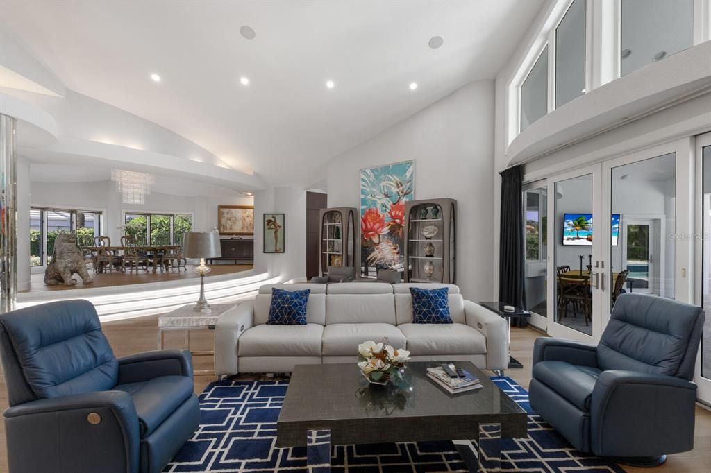 Chandelier, Dining room, Interior, Living room, Recessed Lighting, Wood Texture Flooring